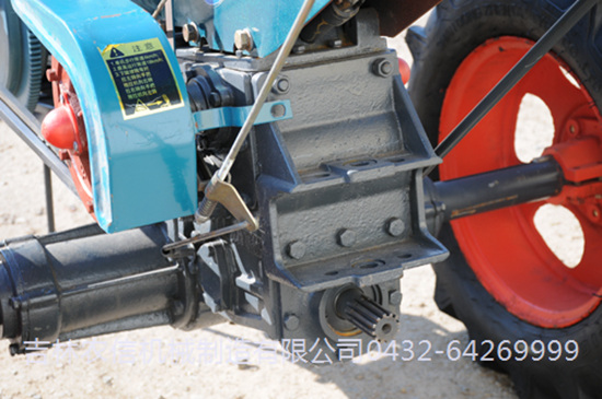 NX181型(xing)四驅手扶拖(tuo)拉機